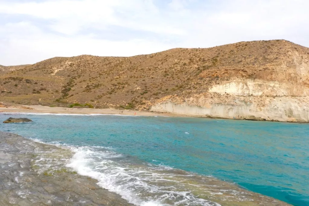 cala de enmedio among best beaches and coves in cabo de gata une des plus belles plages de cabo de gata hace parte de la playas y calas más bonitas del cabo de gata