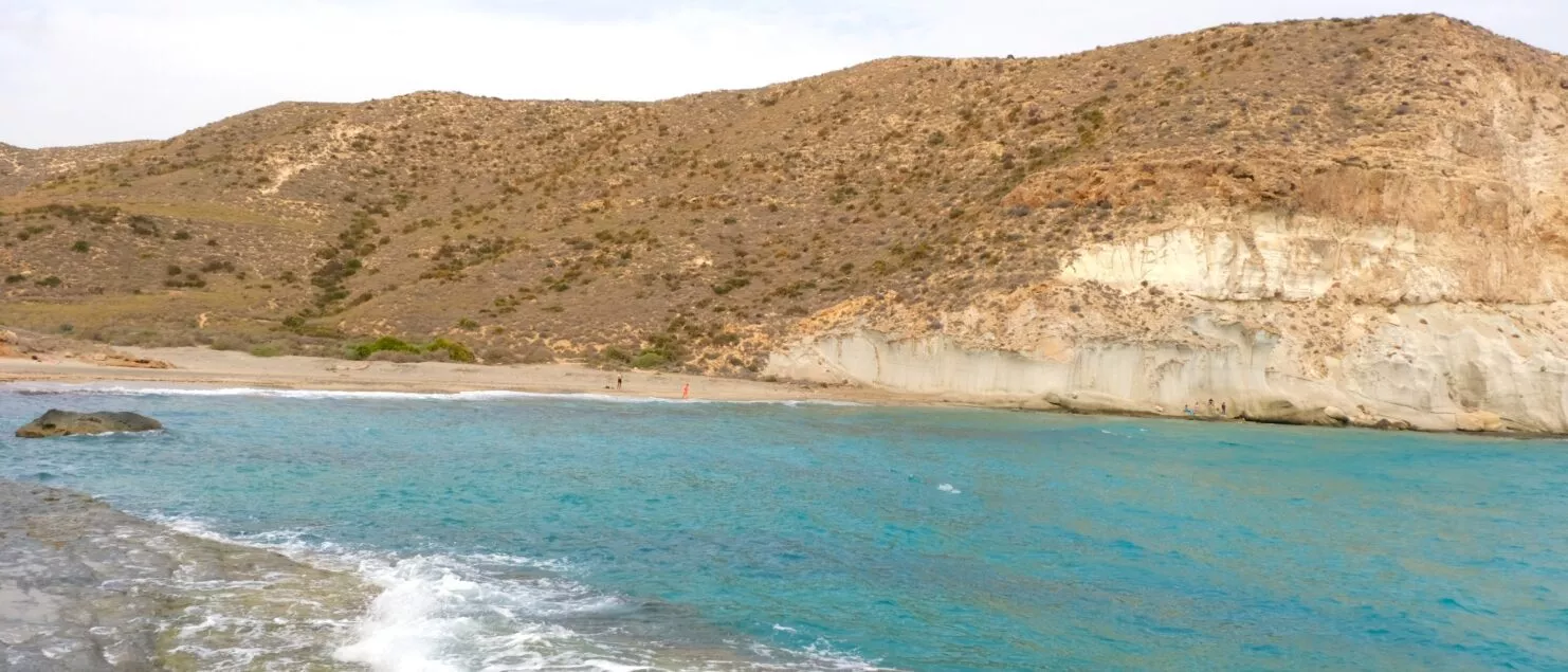 cala de enmedio among best beaches and coves in cabo de gata une des plus belles plages de cabo de gata hace parte de la playas y calas más bonitas del cabo de gata