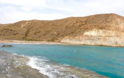 cala de enmedio among best beaches and coves in cabo de gata une des plus belles plages de cabo de gata hace parte de la playas y calas más bonitas del cabo de gata
