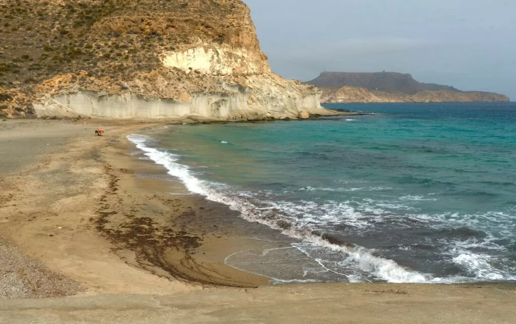 cala de enmedio une des plus belles plages de cabo de gata province almeria
