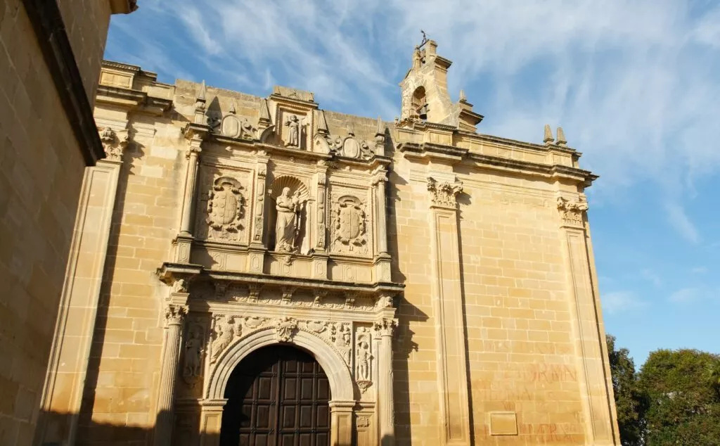 cosa vedere a ubeda visita vista laterale chiesa reala santa maria de los alcazares