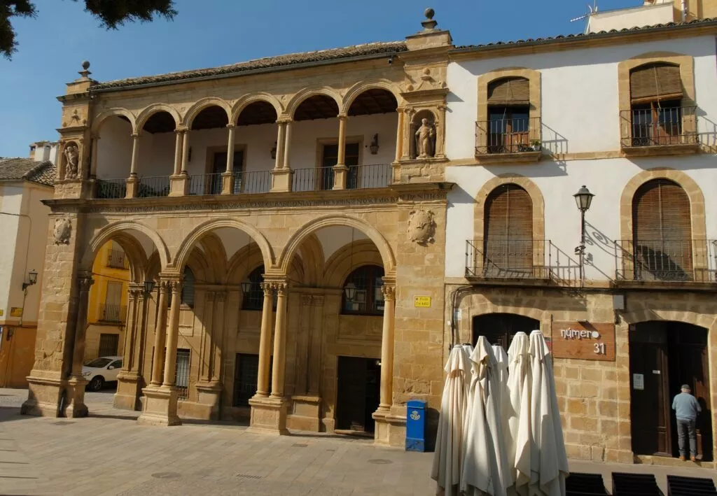 cosa vedere a ubeda visitare antico municipio in piazza 1 maggio