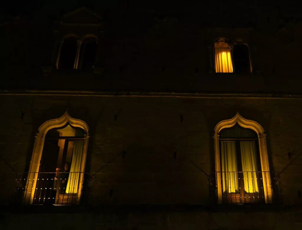 que voir a baeza facade durant promenade de nuit