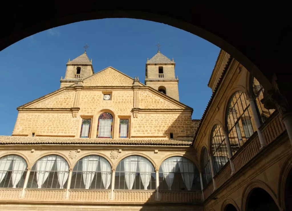 visitar ubeda ver los mejores lugares hospital de santiago el patio