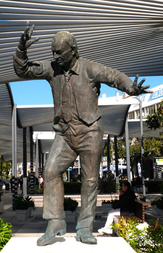 torremolinos que ver y hacer escultura carrete de malaga