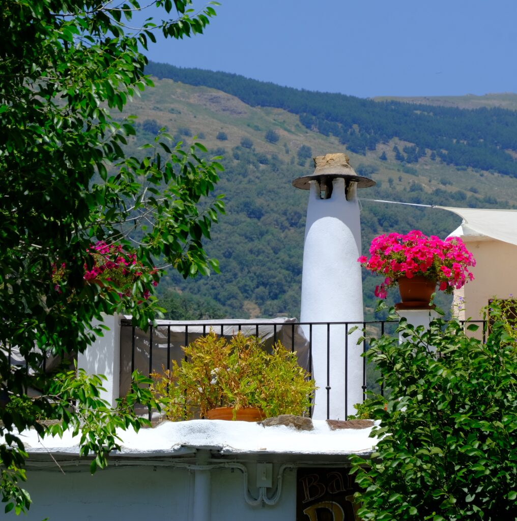 pampaneira que ver y hacer las tipicas chimeneas