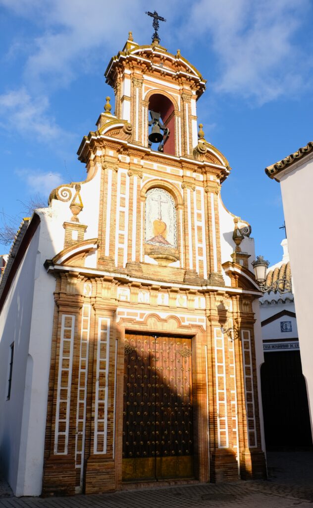 que ver y hacer en carmona casa hermandad de la columna