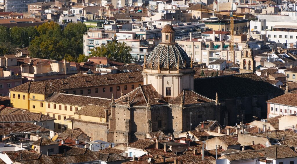 Cosa vedere nel quartiere del Realejo a Granada Vista sul quartiere dell'Albaicín dal Realejo