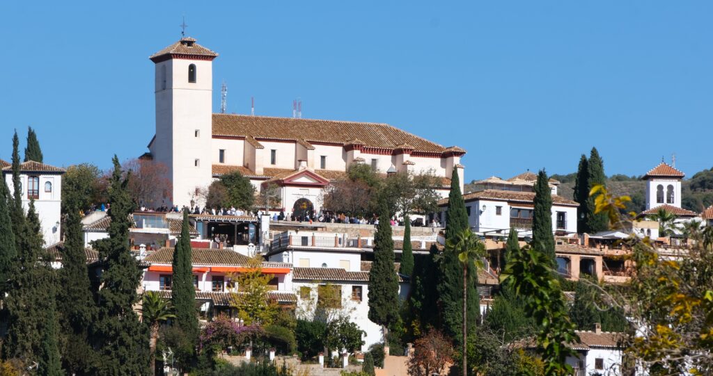 Cosa vedere quartiere del Realejo a Granada Vista sul quartiere dell'Albaicín dal Realejo