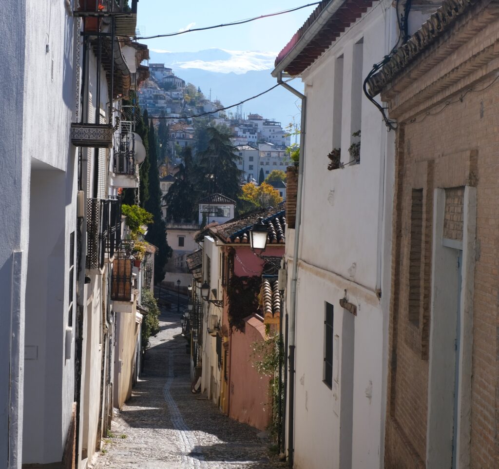 que ver en el barrio del realejo de granada callejon del barrio