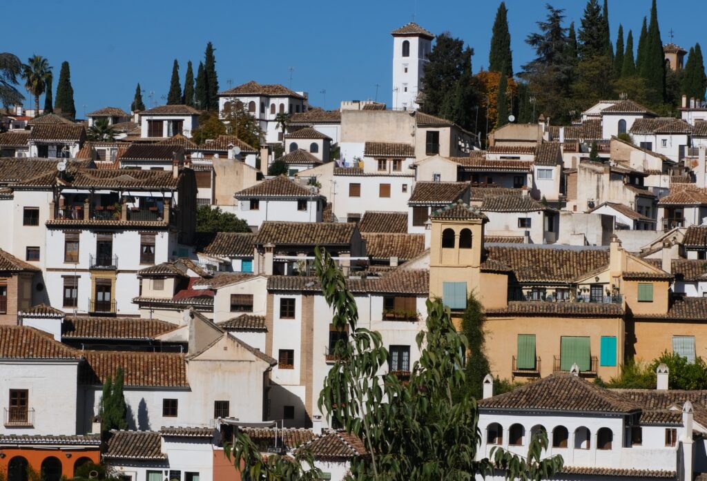 things to see and do in realejo neighbourhood in granada view on albaicin district