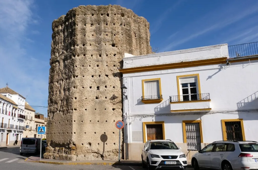 que voir a ecija les vestiges de la muraille arabe